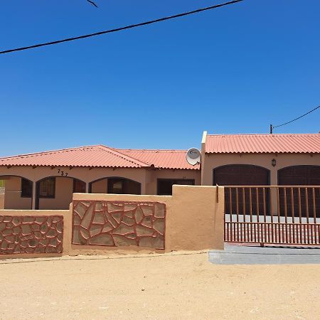 Jjp Self Catering - Three Bedroom House Luderitz ภายนอก รูปภาพ