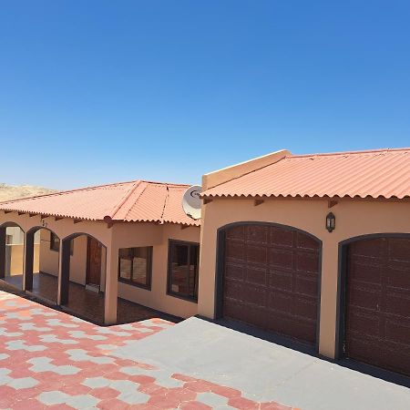 Jjp Self Catering - Three Bedroom House Luderitz ภายนอก รูปภาพ