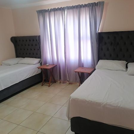 Jjp Self Catering - Three Bedroom House Luderitz ภายนอก รูปภาพ
