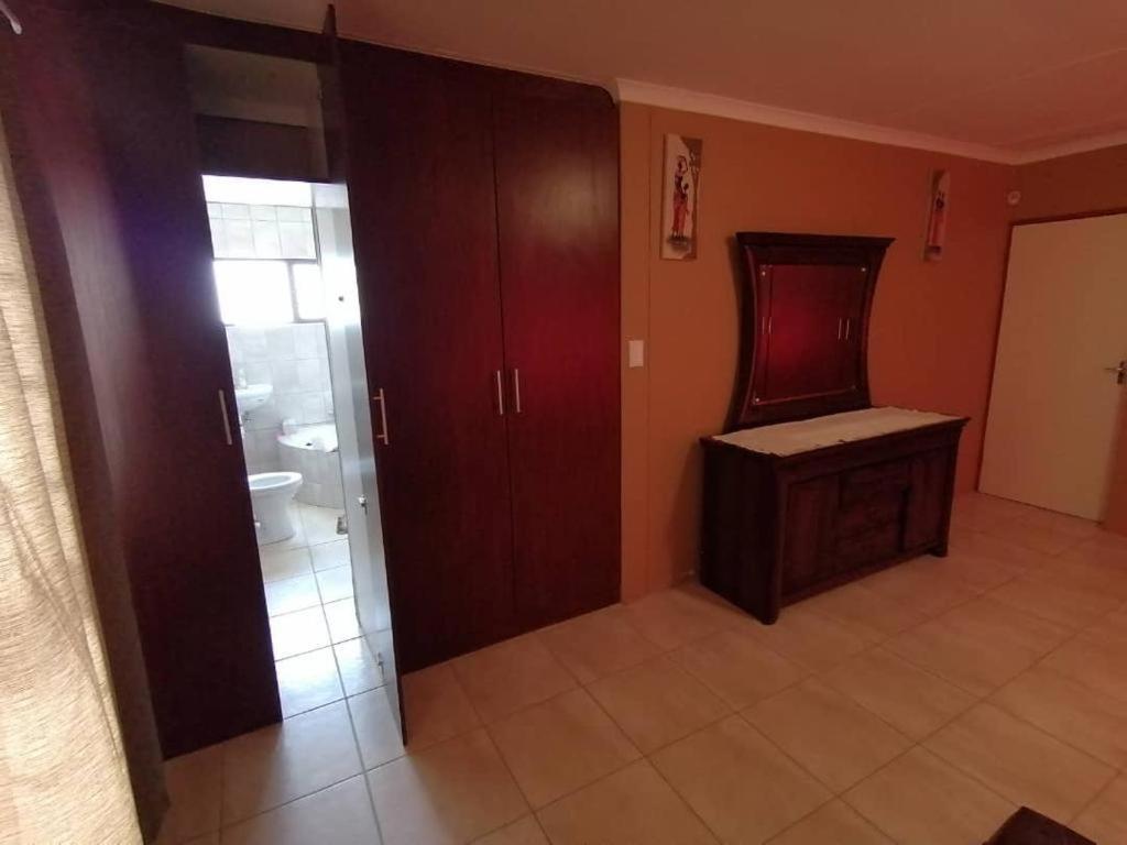 Jjp Self Catering - Three Bedroom House Luderitz ภายนอก รูปภาพ