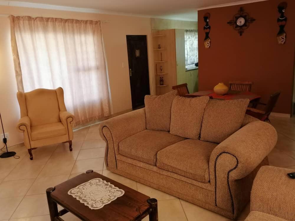 Jjp Self Catering - Three Bedroom House Luderitz ภายนอก รูปภาพ
