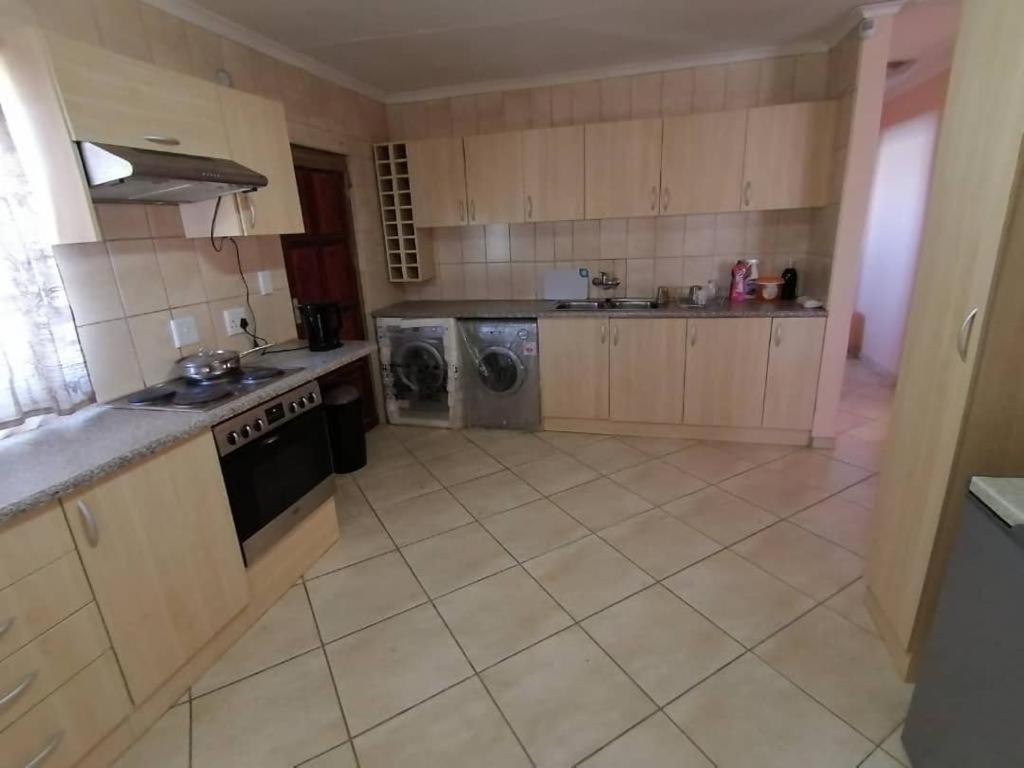 Jjp Self Catering - Three Bedroom House Luderitz ภายนอก รูปภาพ