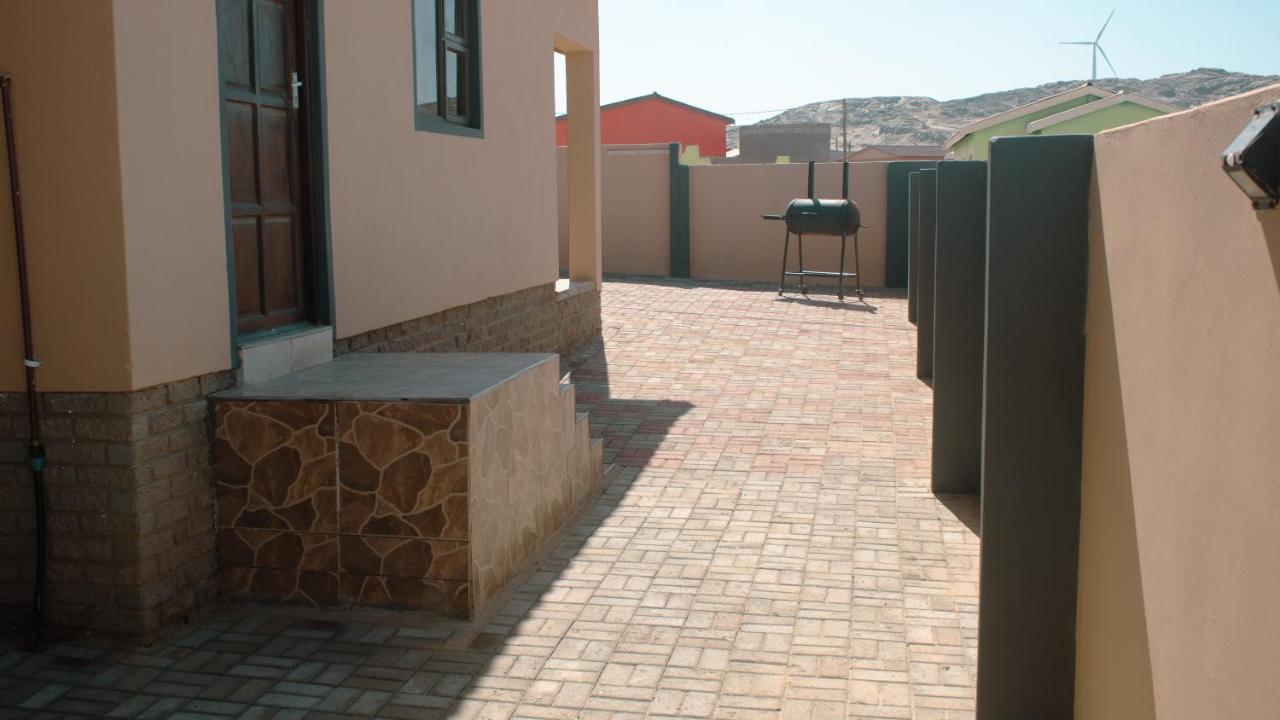 Jjp Self Catering - Three Bedroom House Luderitz ภายนอก รูปภาพ