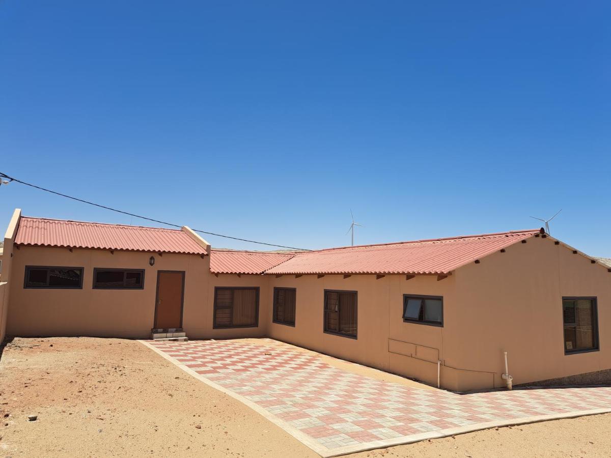 Jjp Self Catering - Three Bedroom House Luderitz ภายนอก รูปภาพ