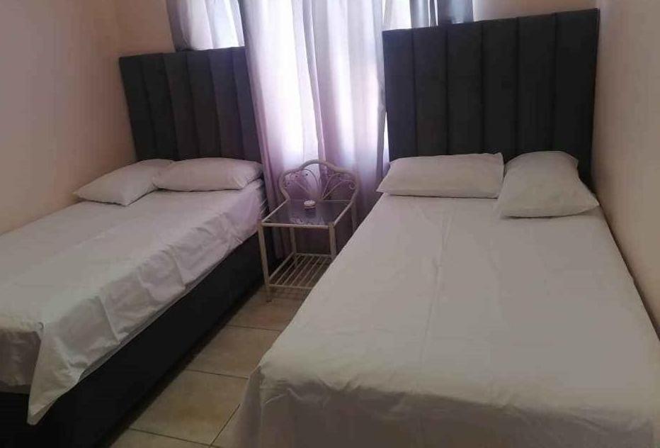 Jjp Self Catering - Three Bedroom House Luderitz ภายนอก รูปภาพ